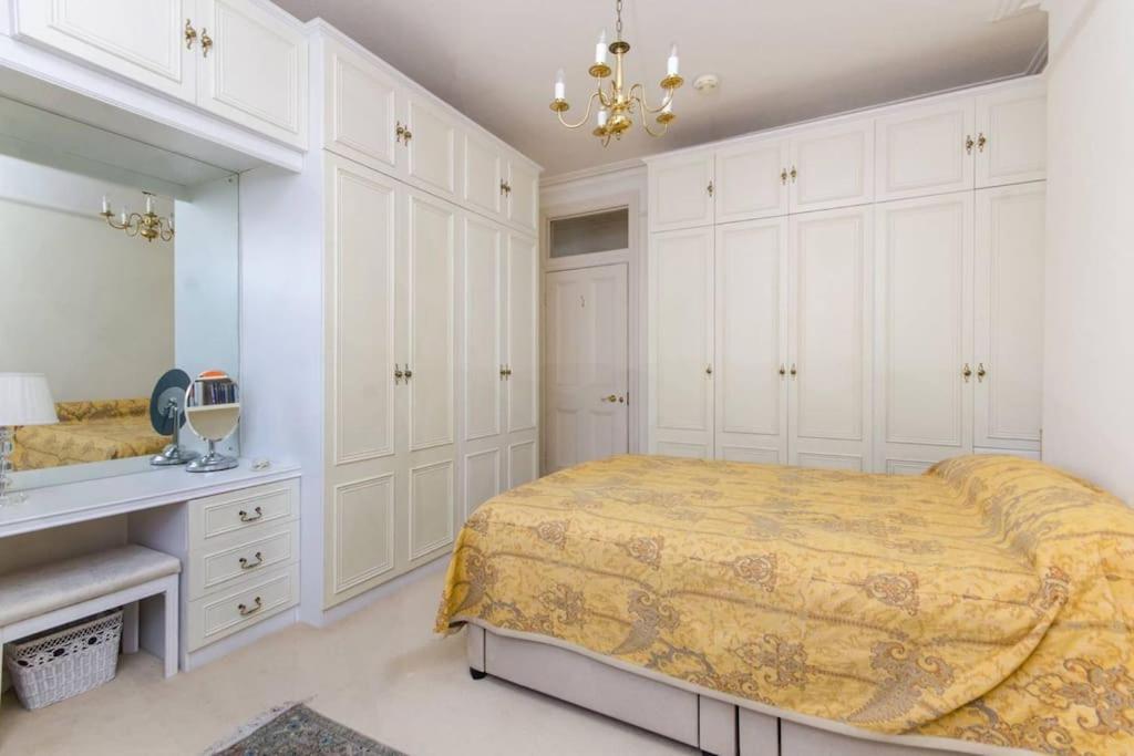 Large 3 Bed Flat In Central Wimbledon Лондон Экстерьер фото