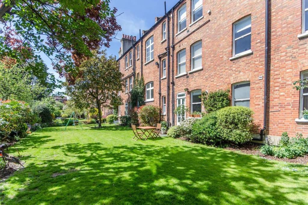 Large 3 Bed Flat In Central Wimbledon Лондон Экстерьер фото